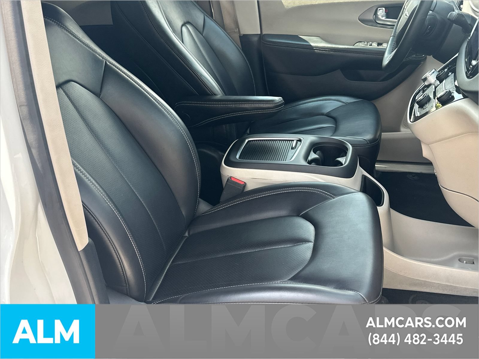 Used 2023 Chrysler Pacifica Touring-L FWD image 15