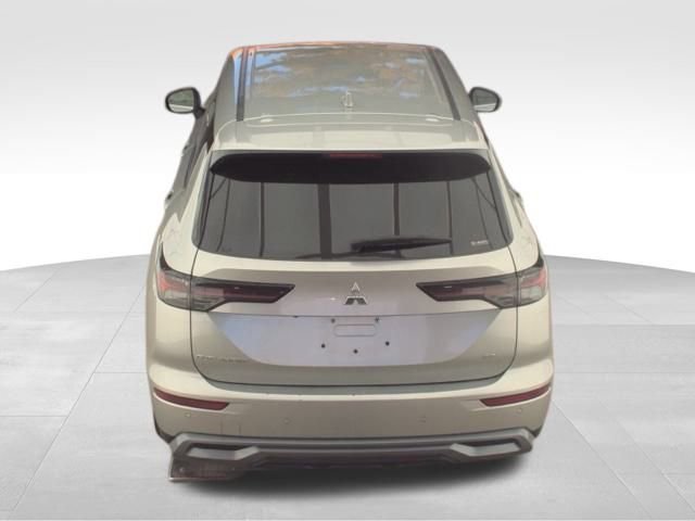 Used 2025 Mitsubishi Outlander AWD image 4
