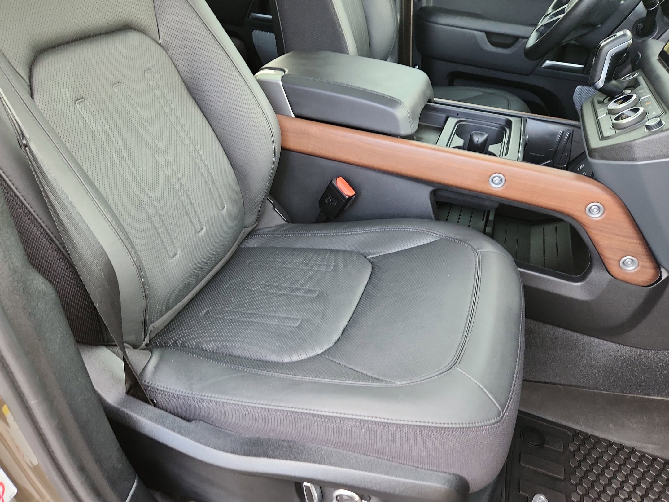 Used 2024 Land Rover Defender 130 X image 22