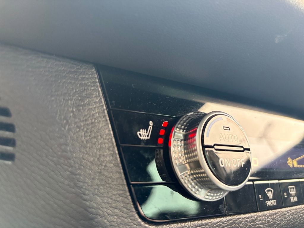 Used 2023 Mitsubishi Outlander SE Black Edition image 5