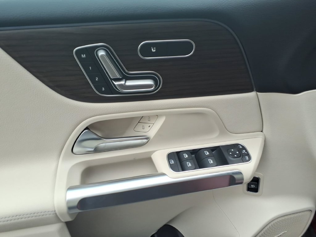 New 2026 Mercedes-Benz GLB 250 4MATIC image 12