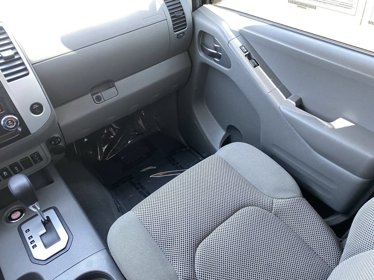 Certified 2021 Nissan Frontier SV w/ Midnight Edition Floor Mats AWD/4WD image 17