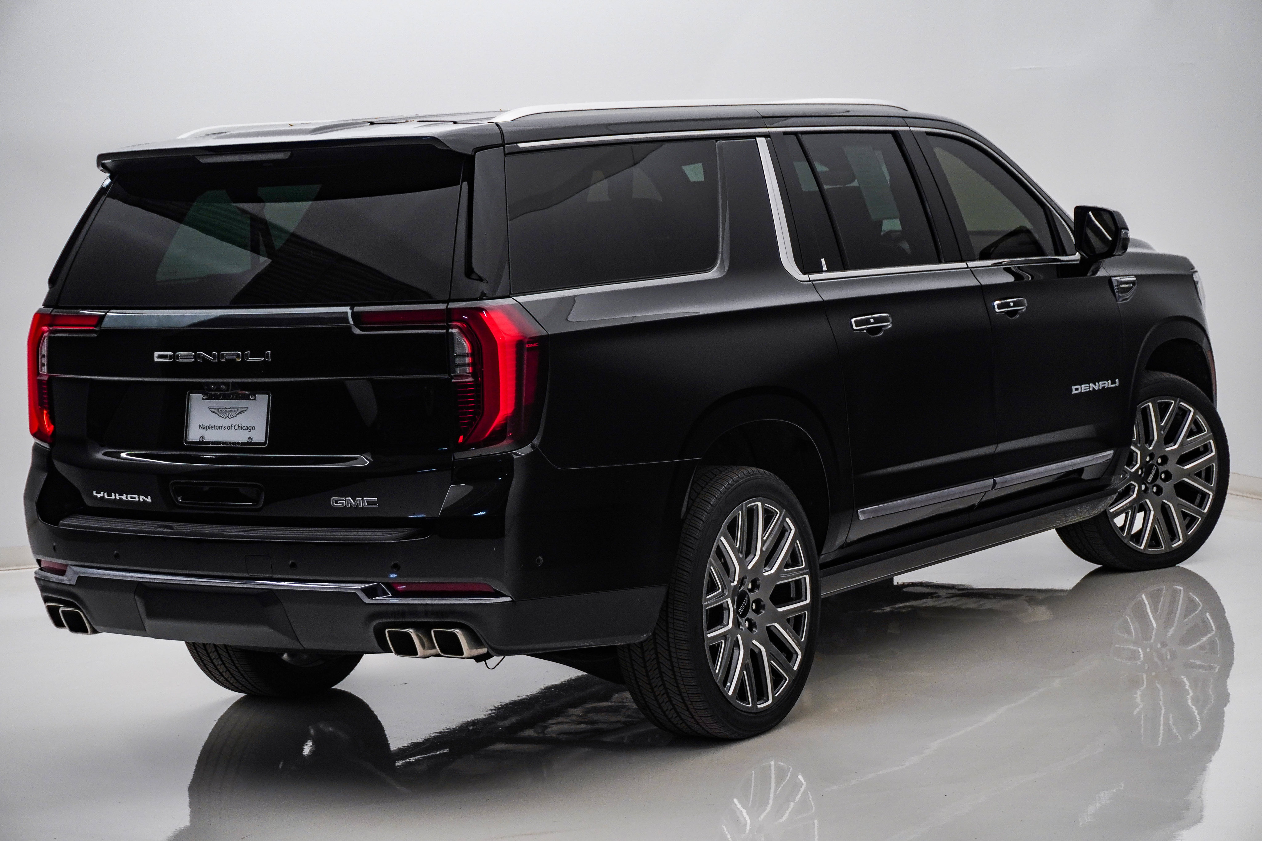 Used 2025 GMC Yukon XL Denali Ultimate w/ LPO, Floor Liner Package AWD/4WD image 11