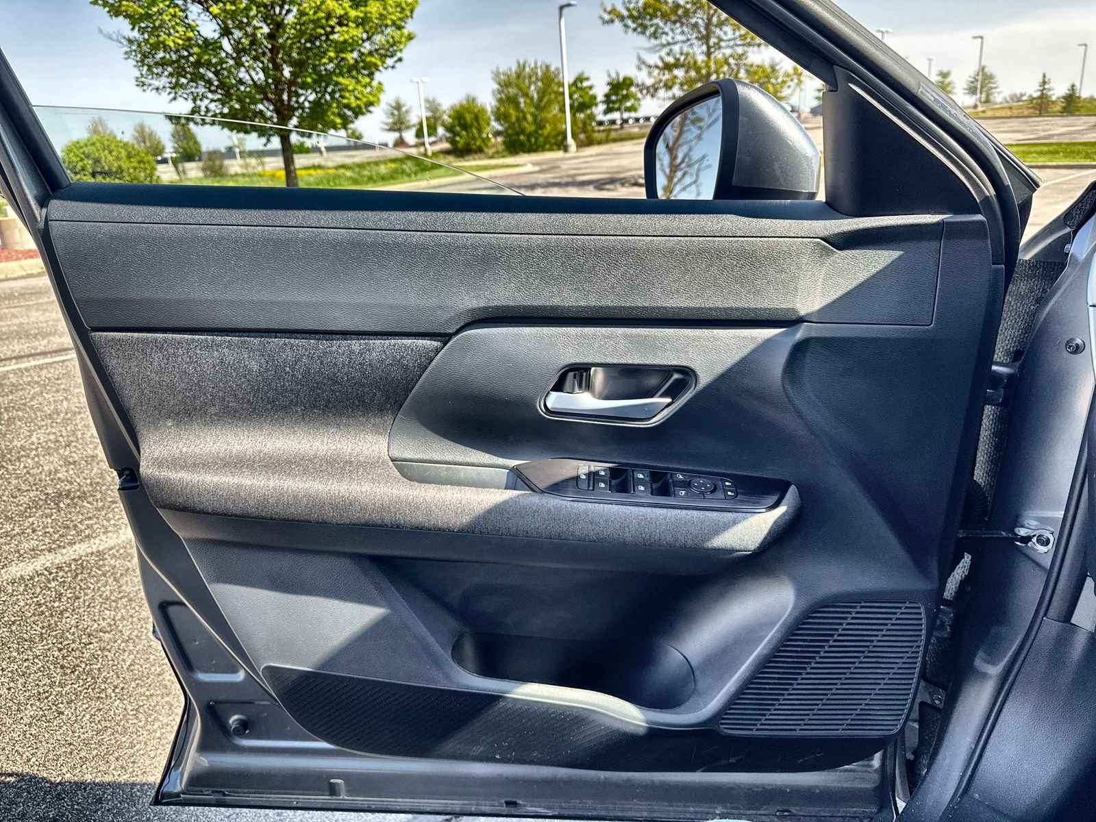 Certified 2025 Nissan Kicks SV AWD/4WD image 24