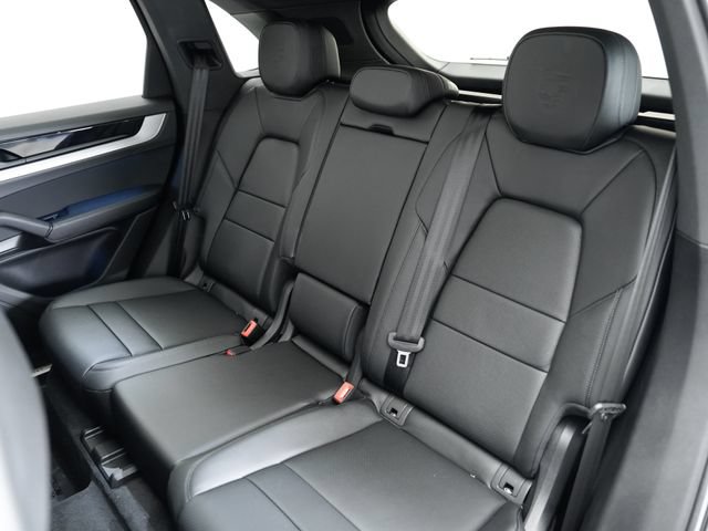 Certified 2025 Porsche Cayenne AWD/4WD image 24