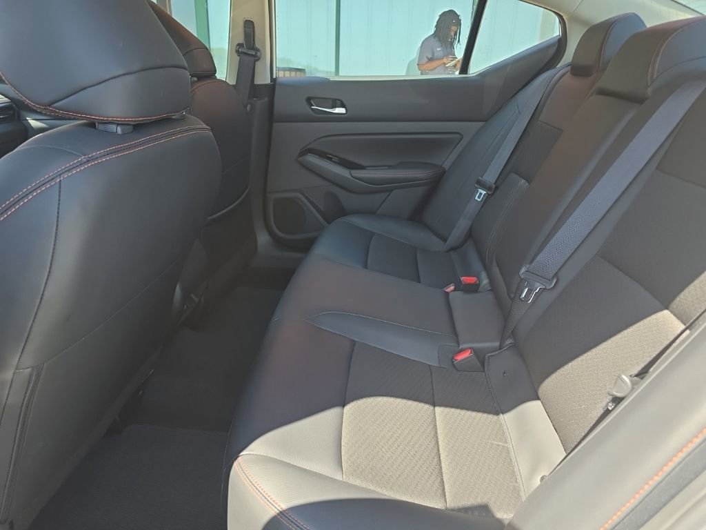 Used 2025 Nissan Altima 2.5 SR image 11