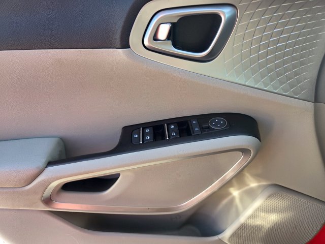 Used 2022 Kia Soul LX w/ Technology Package FWD image 22