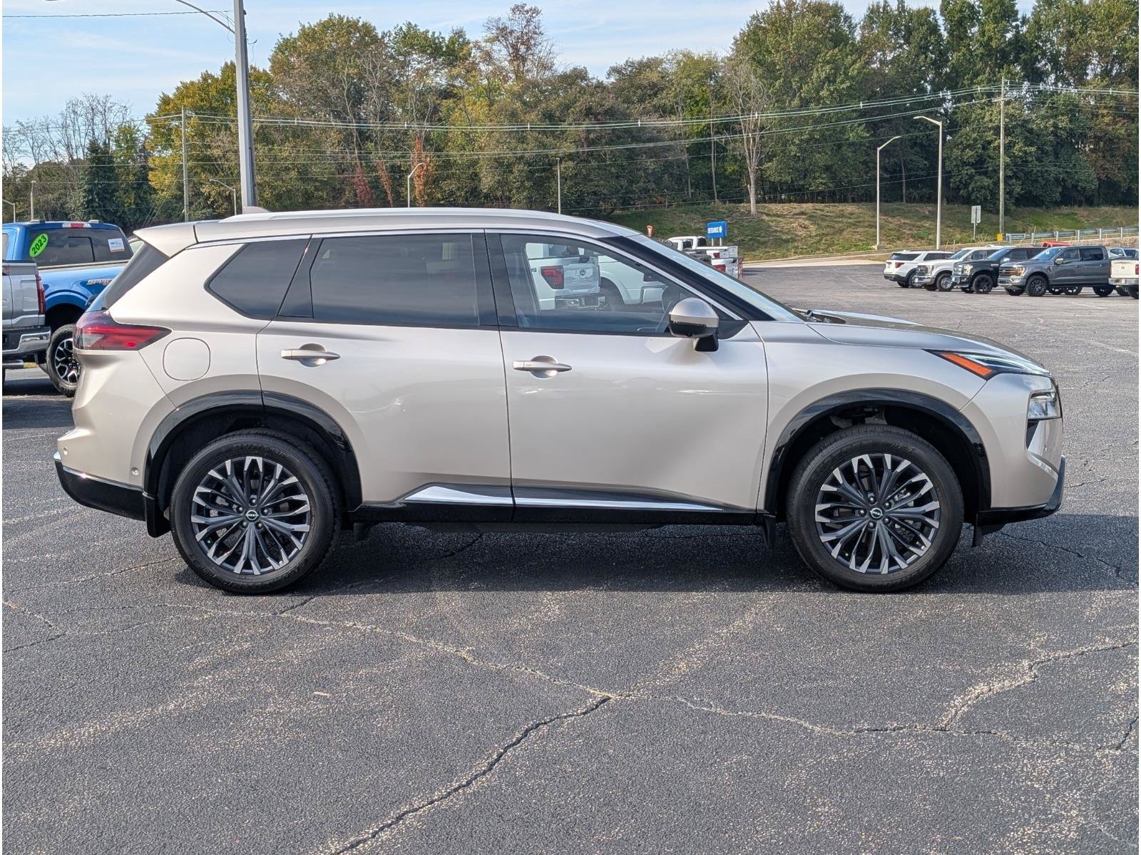 Used 2024 Nissan Rogue Platinum AWD/4WD image 8