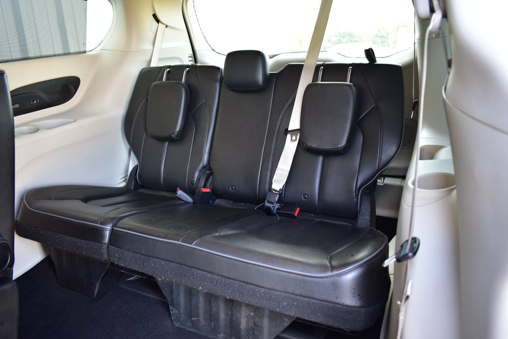 Used 2020 Chrysler Pacifica Limited FWD image 24
