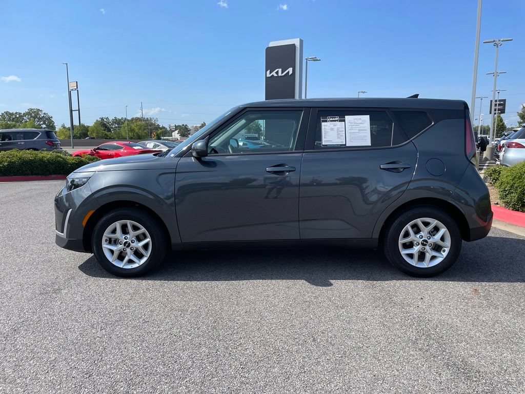 Certified 2025 Kia Soul LX w/ LX Technology Package FWD image 4