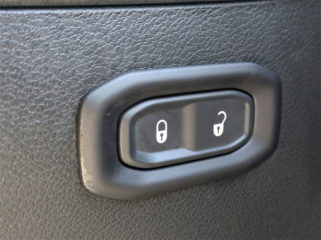 Used 2018 Jeep Wrangler Unlimited Sport S image 24