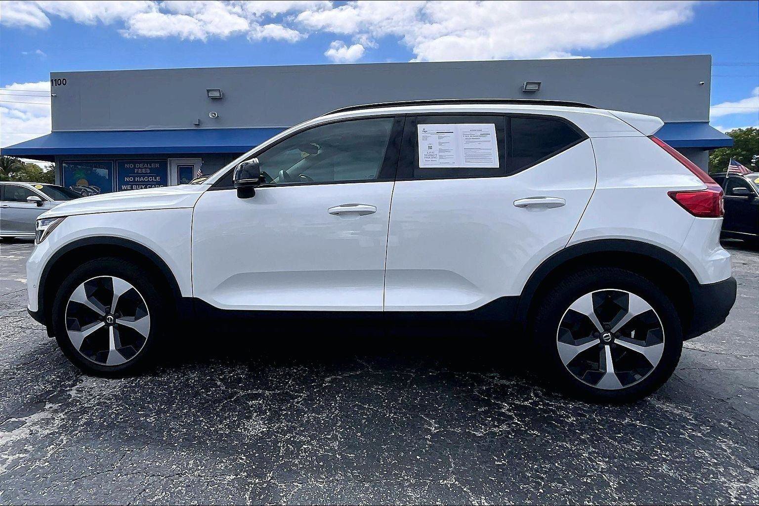 Used 2024 Volvo XC40 B5 Plus image 31