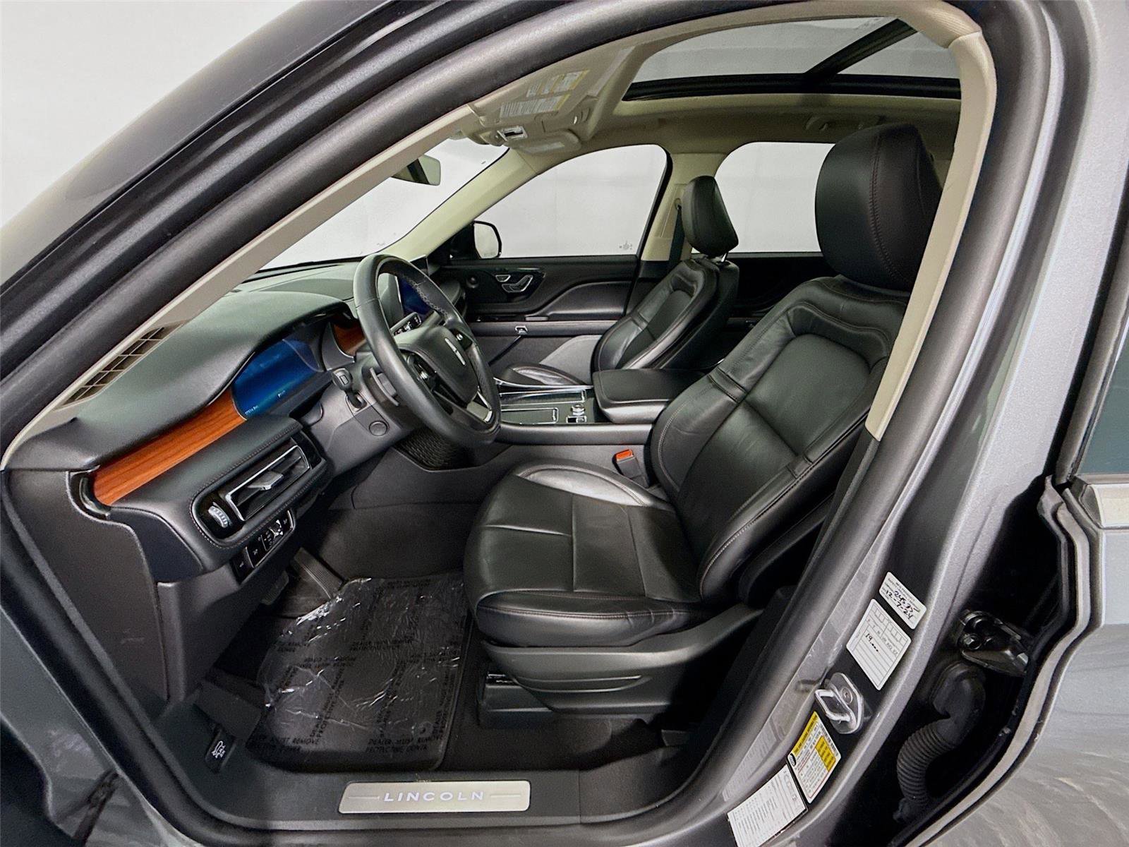 Used 2023 Lincoln Aviator Reserve image 2