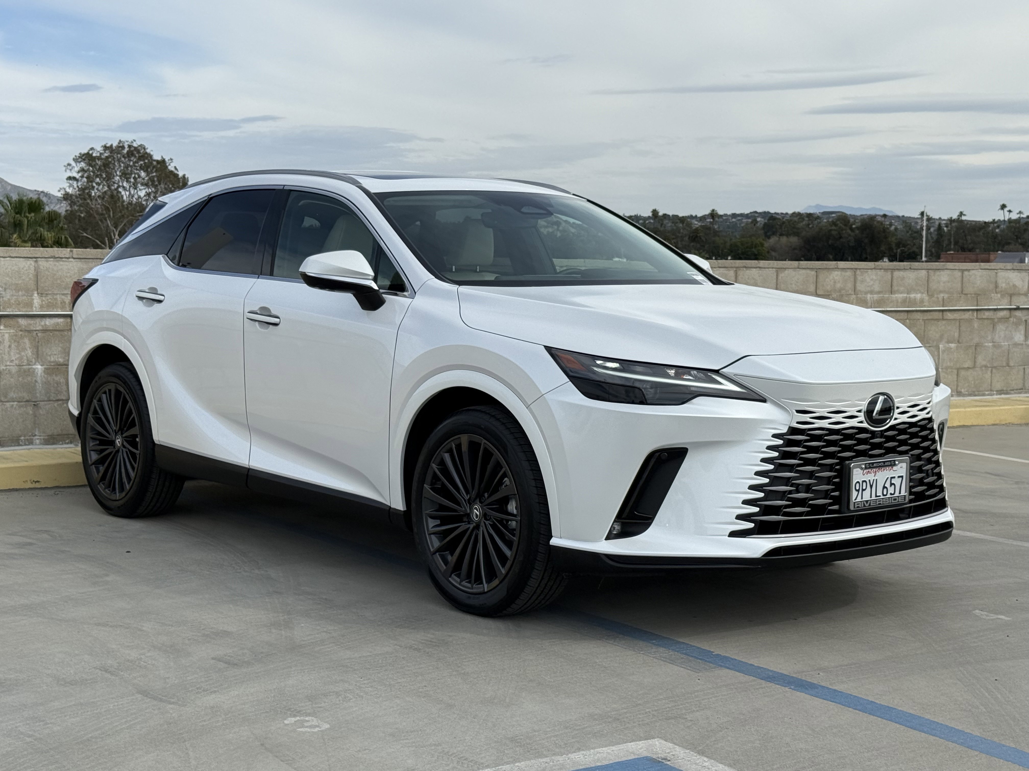 Certified 2024 Lexus RX 350h image 2