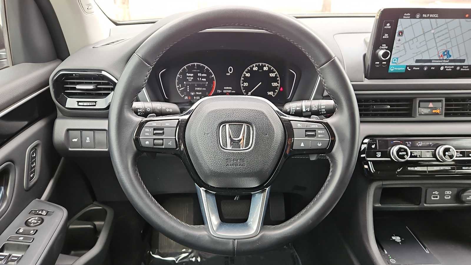 Used 2023 Honda Pilot Touring image 11