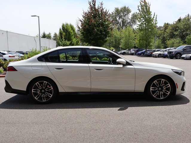 Used 2024 BMW 540i xDrive w/ Premium Package AWD/4WD image 5