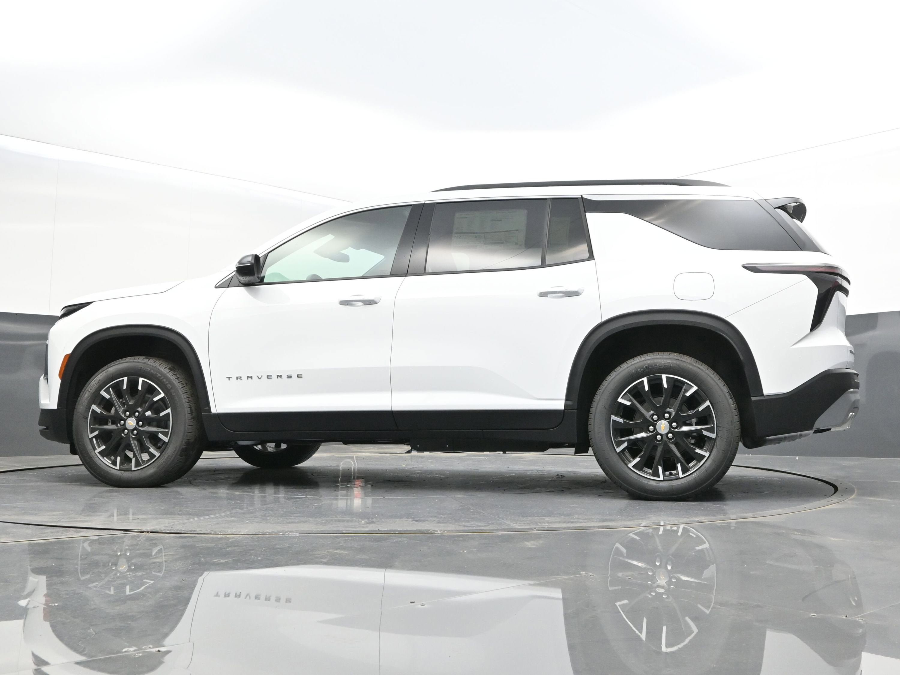 New 2026 Chevrolet Traverse LT w/ Sun and Wheel Package FWD image 37