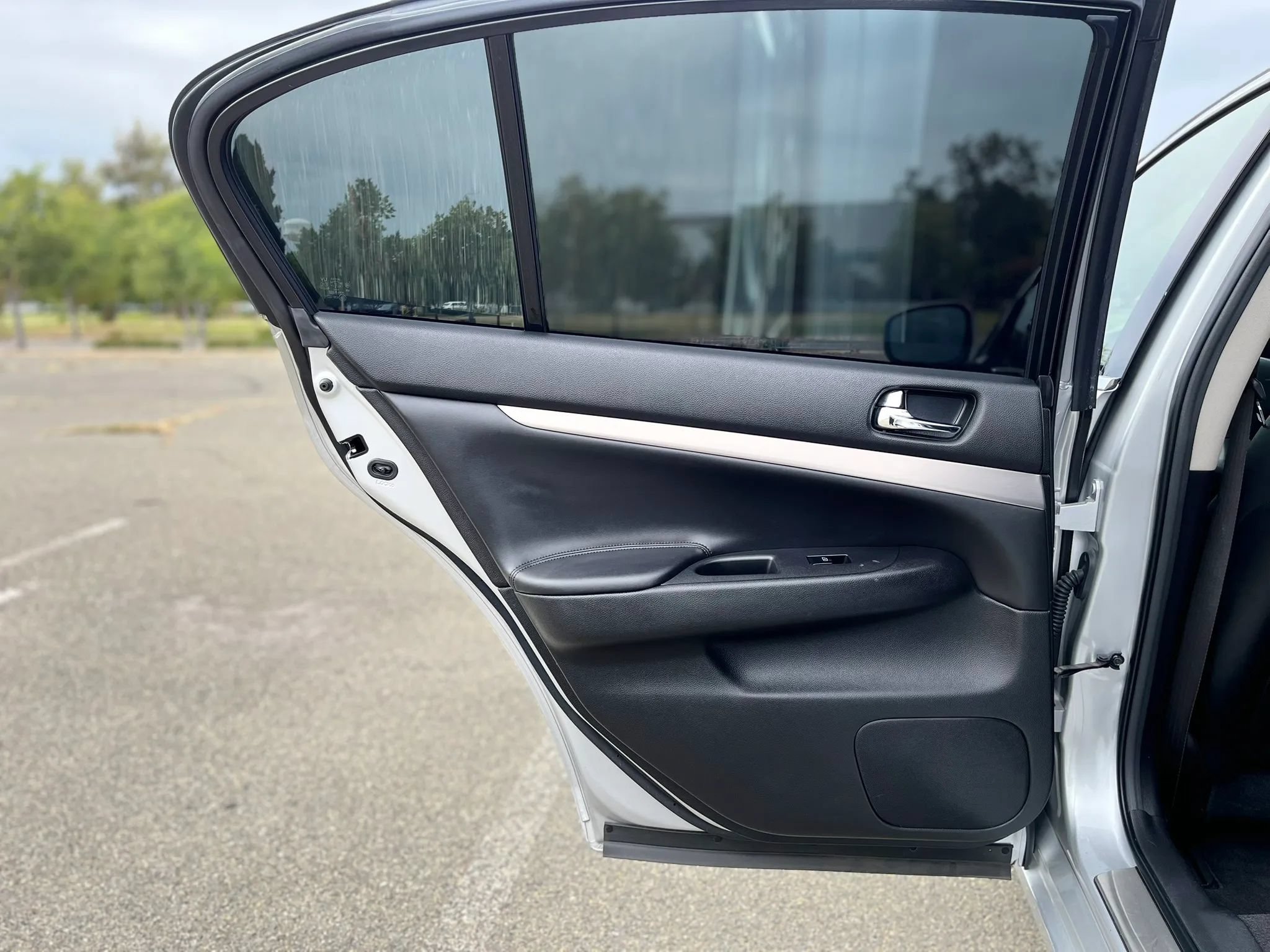 Used 2015 INFINITI Q40 w/ Navigation Package RWD image 11