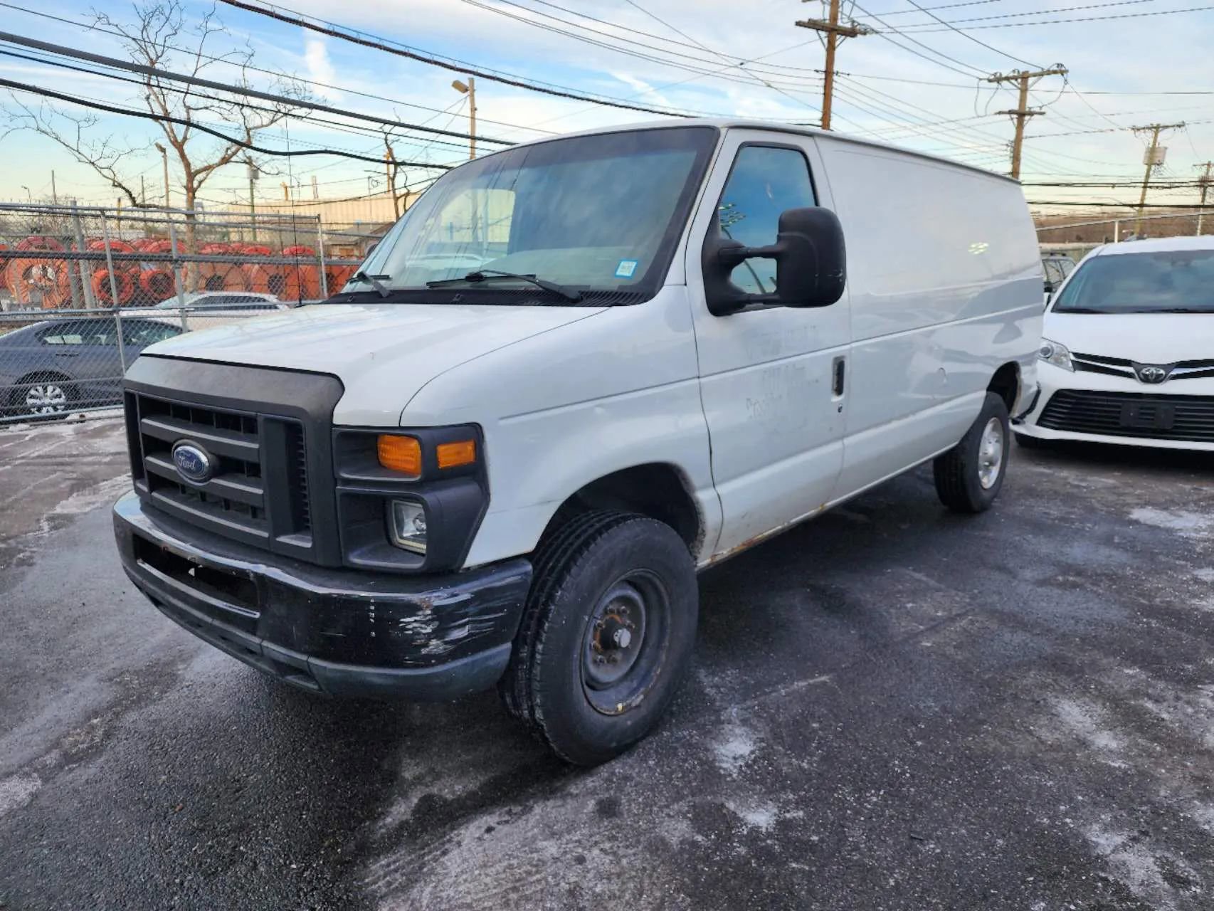 Used 2011 Ford E-250 and Econoline 250 image 3