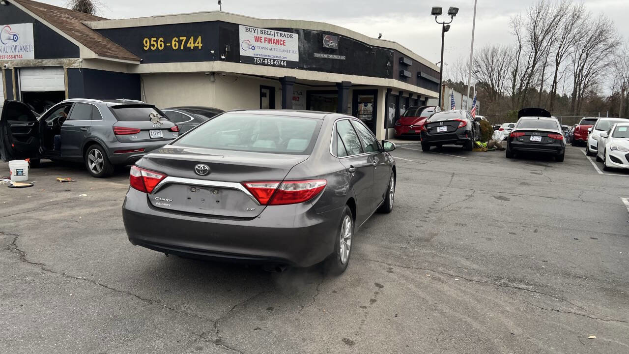 Used 2016 Toyota Camry LE image 4