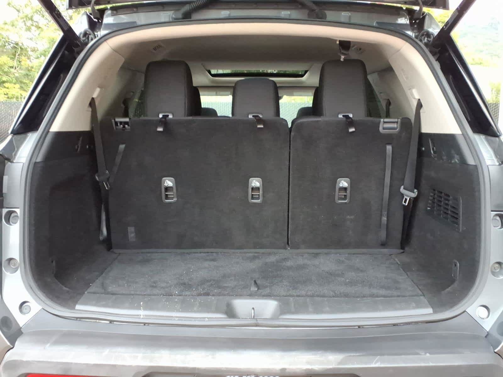 Used 2024 Nissan Pathfinder SV w/ SV Premium Package FWD image 6