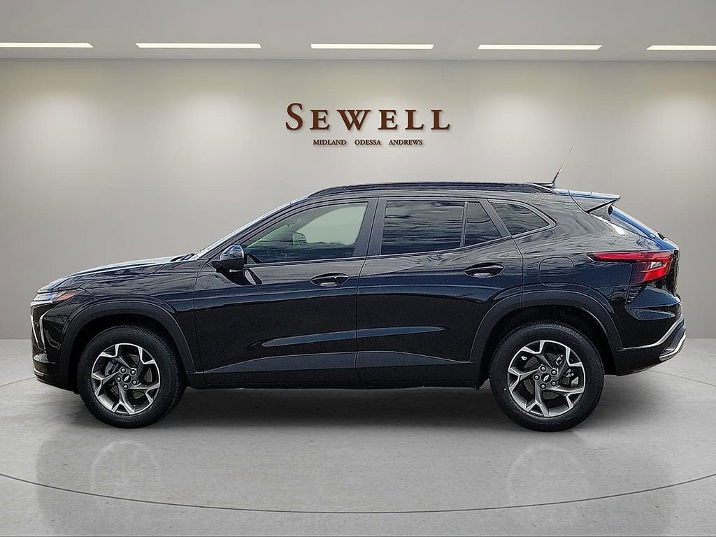 Used 2024 Chevrolet Trax LT w/ Driver Confidence Package image 2