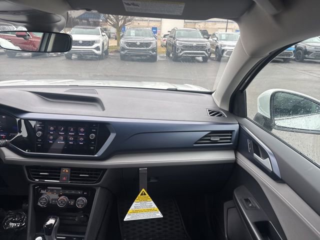 Used 2024 Volkswagen Taos SE image 31