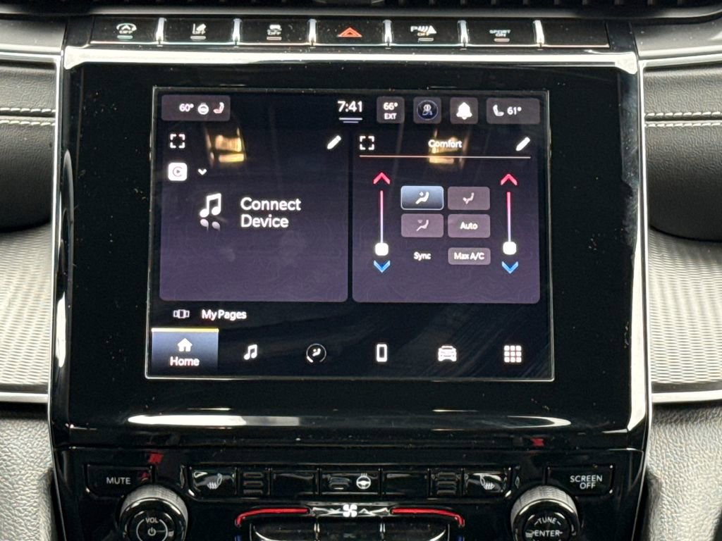 Used 2024 Jeep Grand Cherokee Altitude image 12