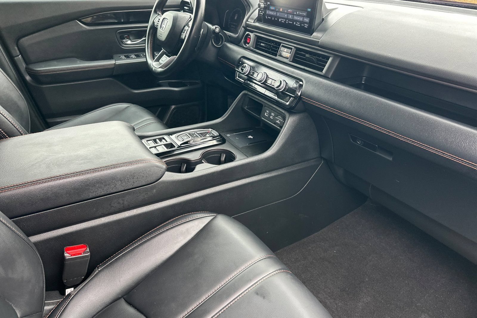 Used 2025 Honda Pilot TrailSport image 17