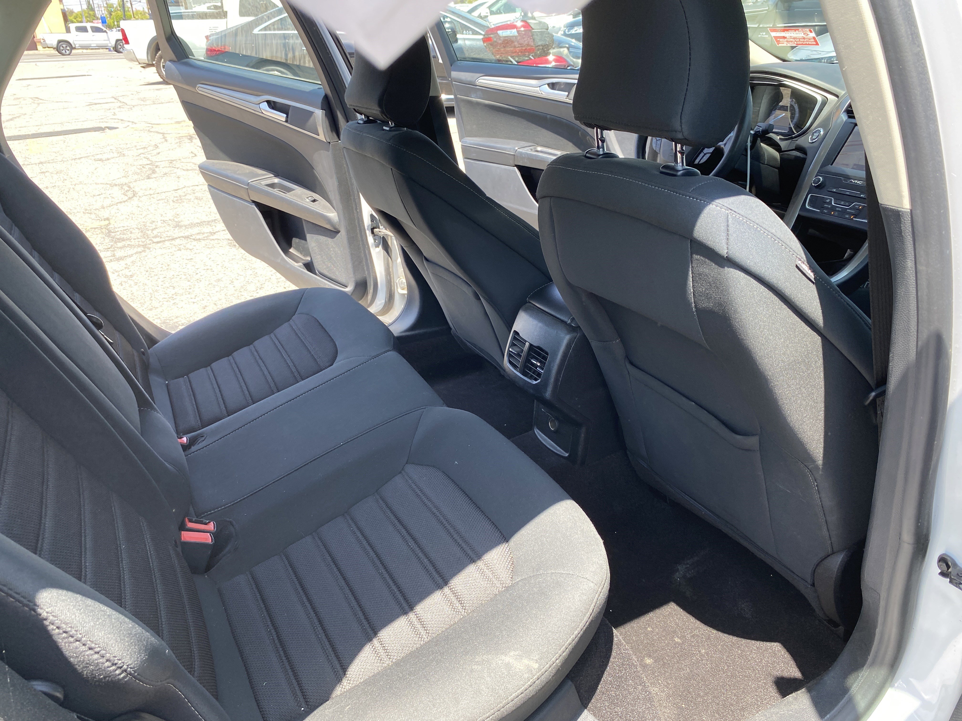 Used 2019 Ford Fusion SE FWD image 21