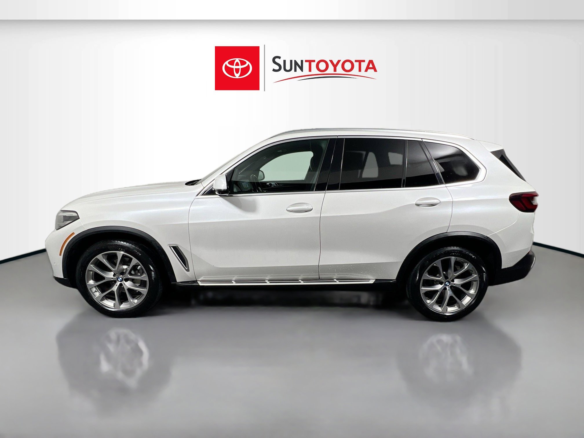 Used 2023 BMW X5 xDrive40i w/ Premium Package AWD/4WD image 7