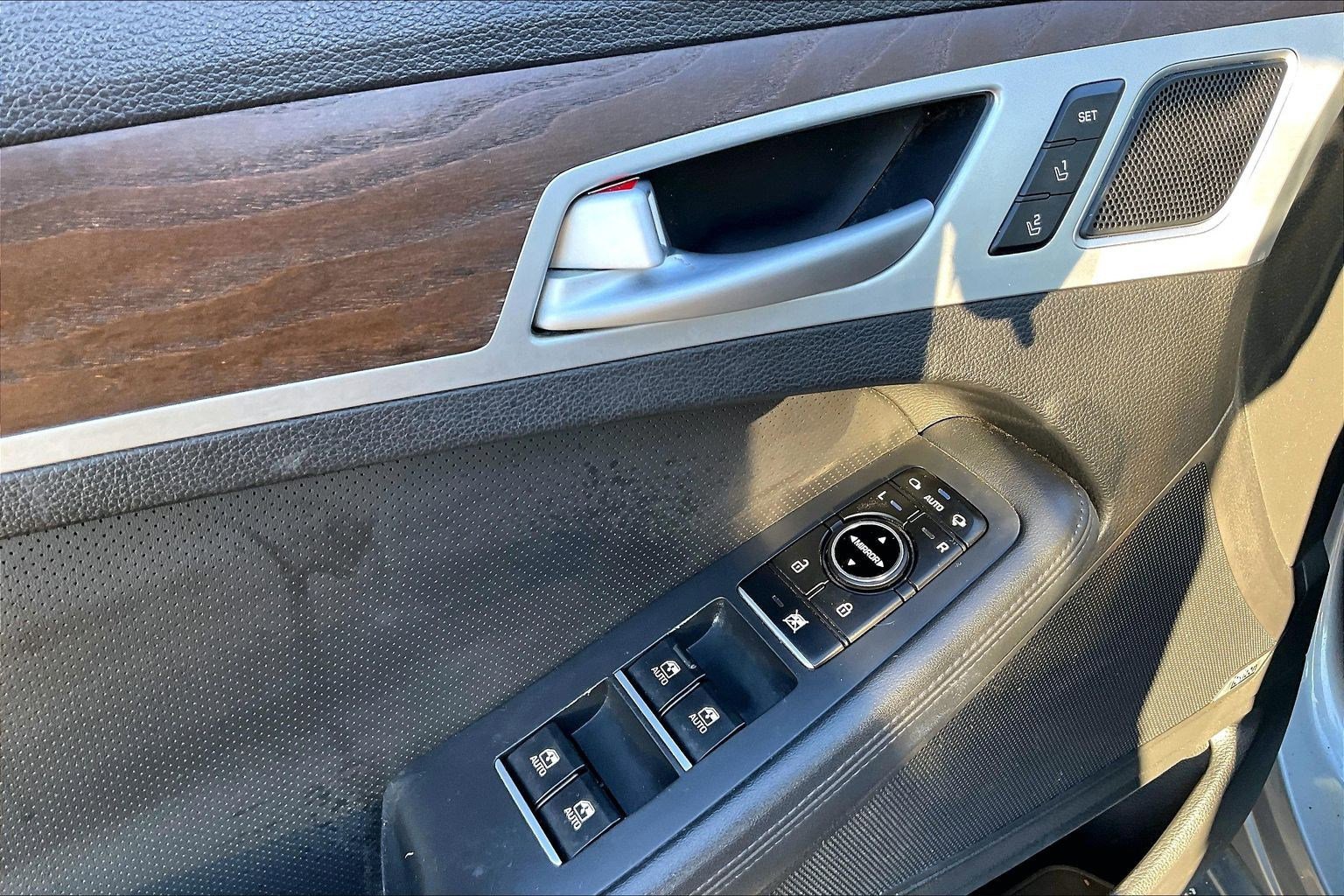 Used 2015 Hyundai Genesis 3.8 w/ Option Group 03 image 31