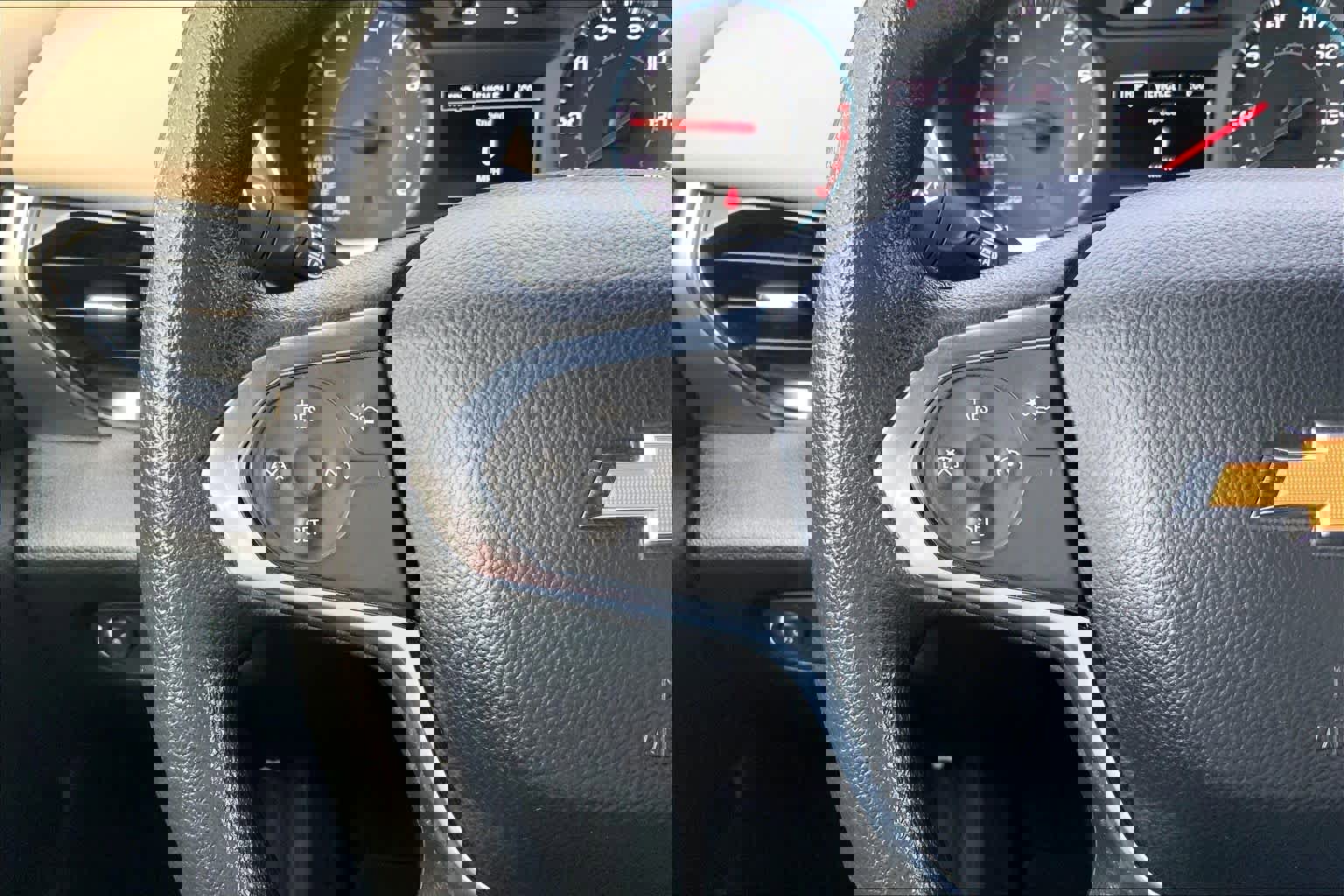 Used 2023 Chevrolet Traverse LS image 23