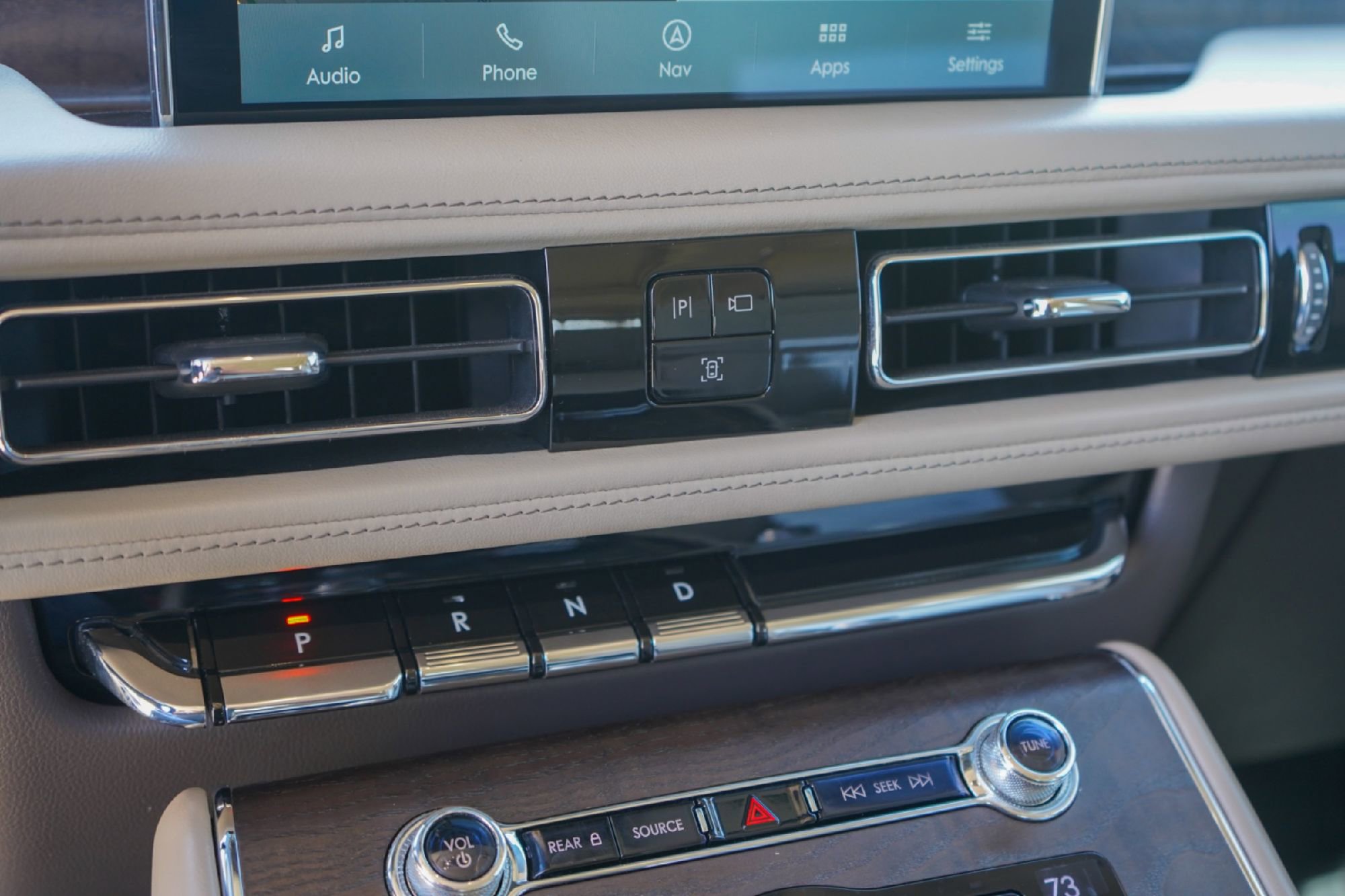 Used 2020 Lincoln Aviator Reserve w/ Equipment Group 202A image 17