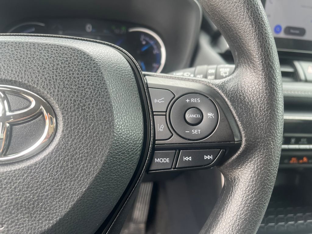 Used 2025 Toyota RAV4 XLE AWD/4WD image 30