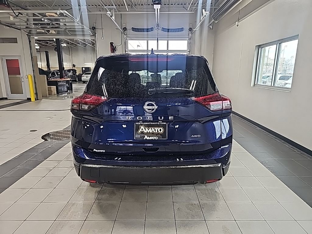 Used 2025 Nissan Rogue SV image 4