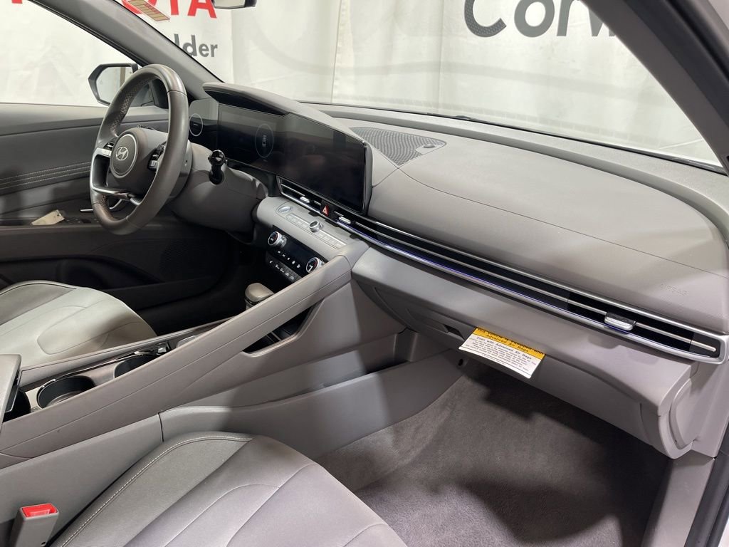 Used 2025 Hyundai Elantra SEL image 12