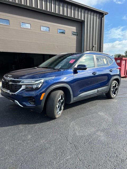Used 2025 Kia Seltos EX AWD/4WD image 1