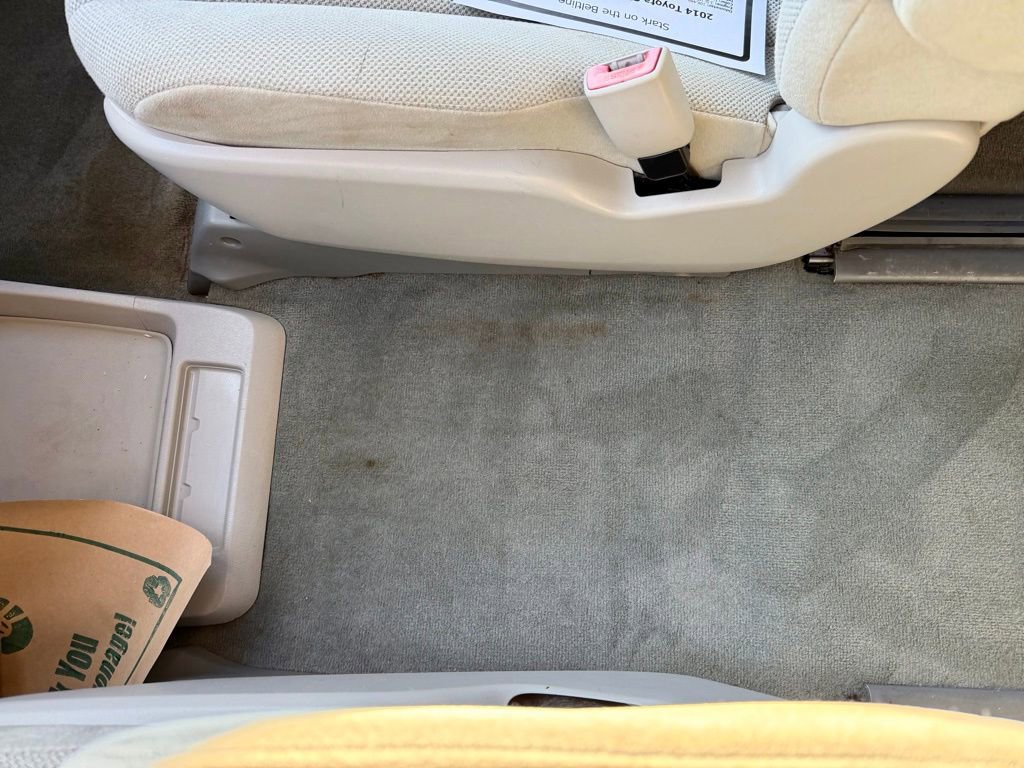 Used 2014 Toyota Sienna L image 34