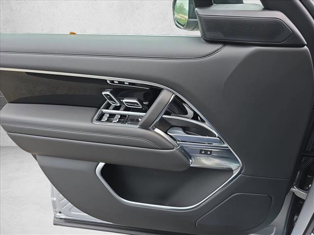 New 2025 Land Rover Range Rover SE image 26