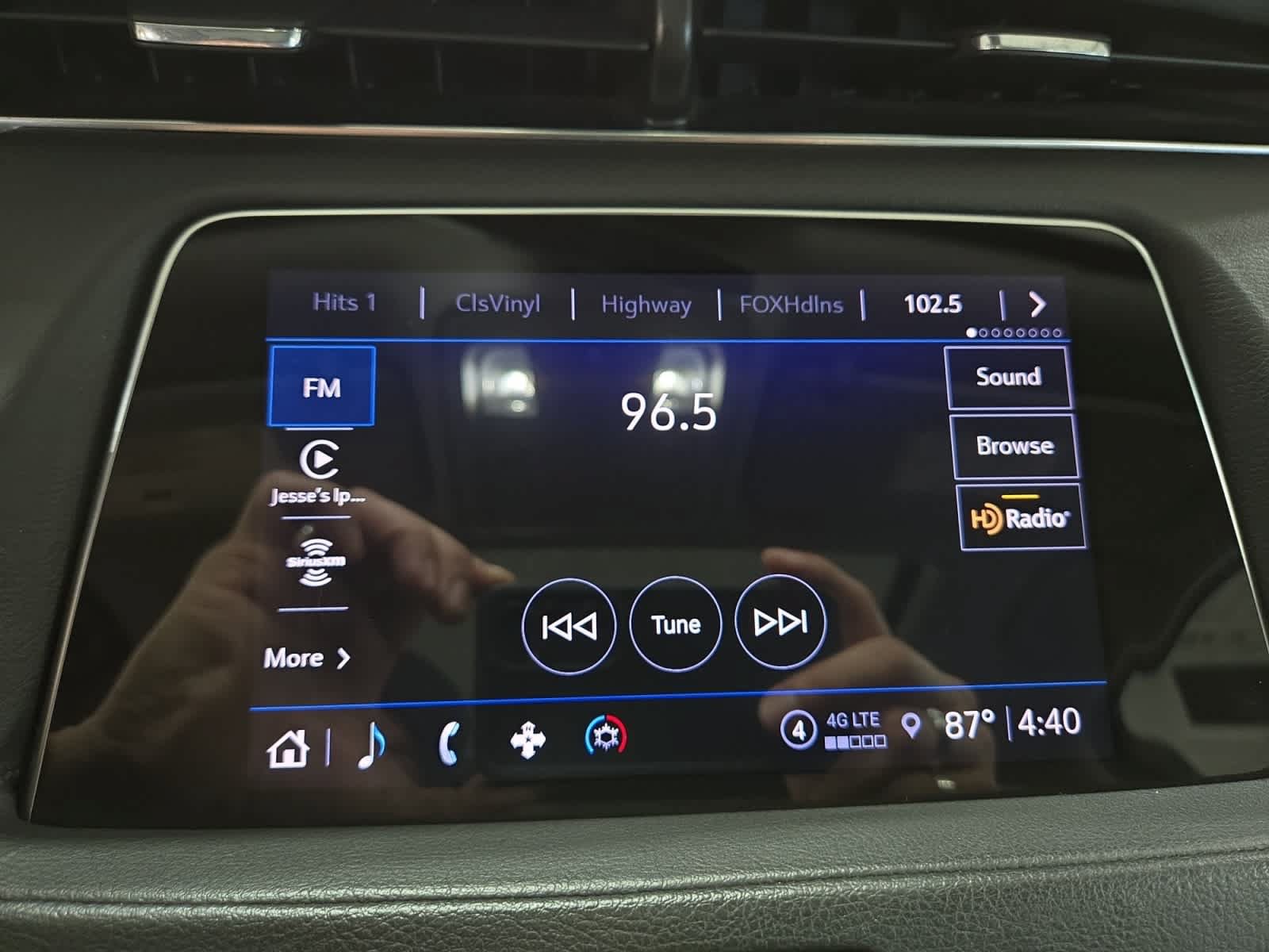 Used 2022 Cadillac XT4 Luxury AWD/4WD image 24