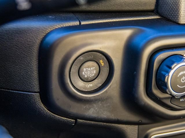 Used 2018 Jeep Wrangler Unlimited Sahara AWD/4WD image 32
