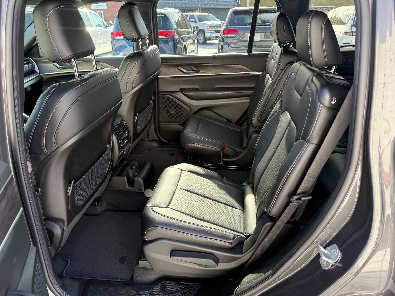 New 2025 Jeep Grand Cherokee L Limited w/ Luxury Tech Group II image 13