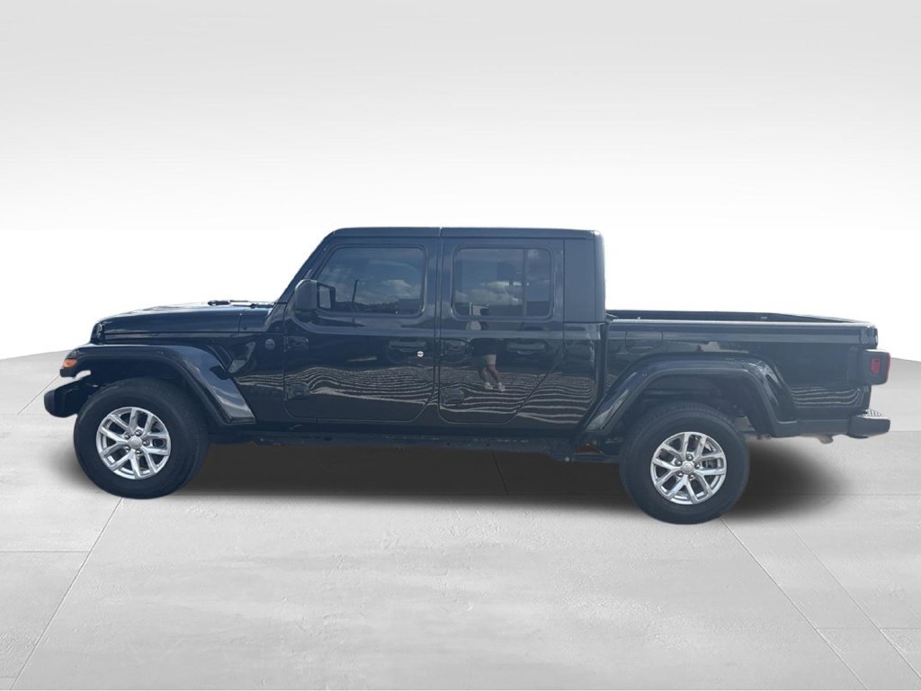 Certified 2023 Jeep Gladiator Sport AWD/4WD image 7