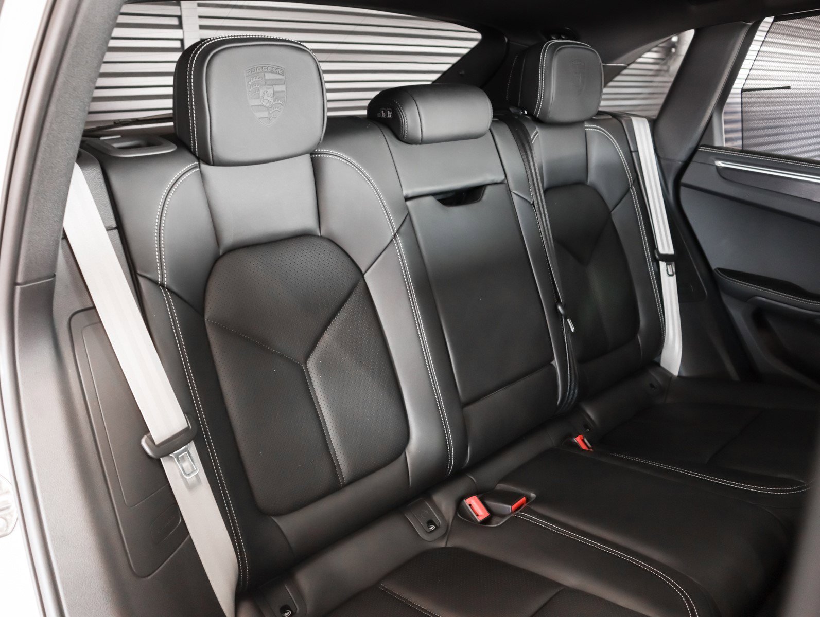 Used 2025 Porsche Macan GTS image 6