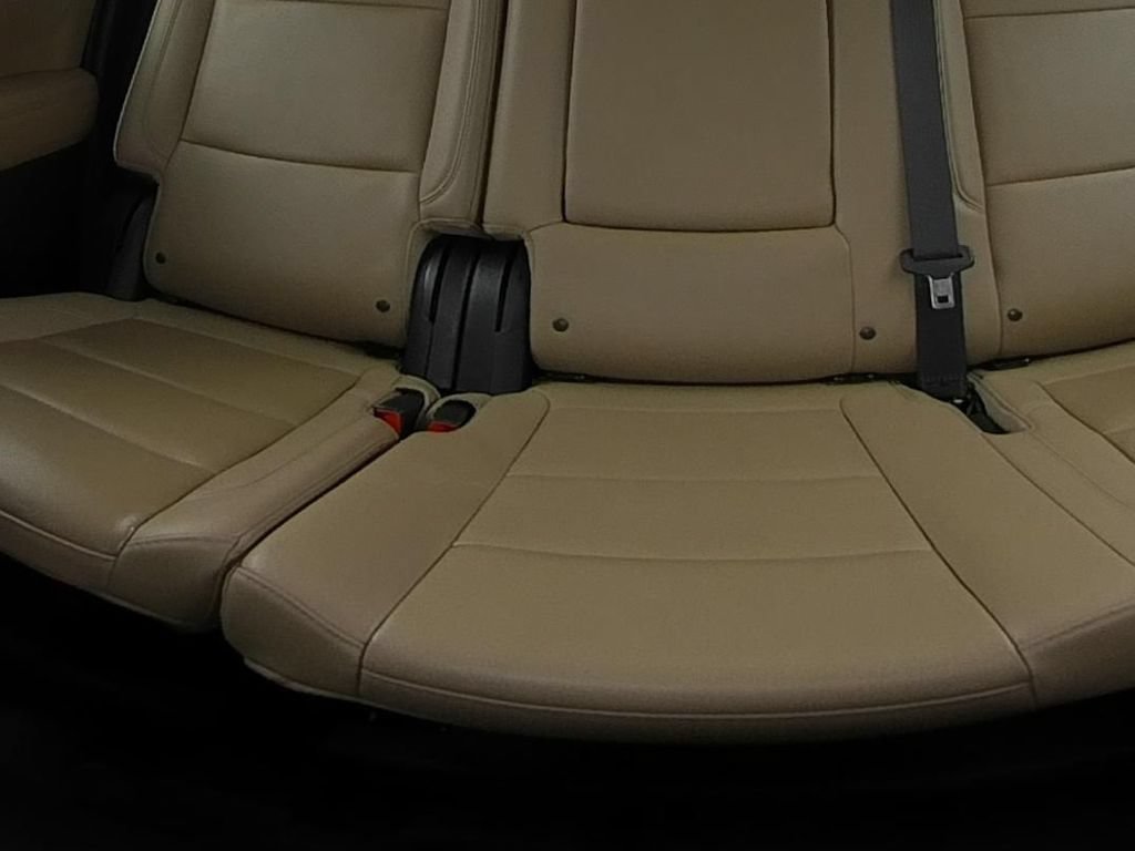 Used 2024 Chevrolet Suburban Premier RWD image 13