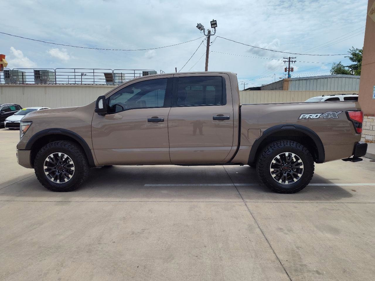 Used 2021 Nissan Titan PRO-4X w/ Pro-4x Convenience Package AWD/4WD image 8