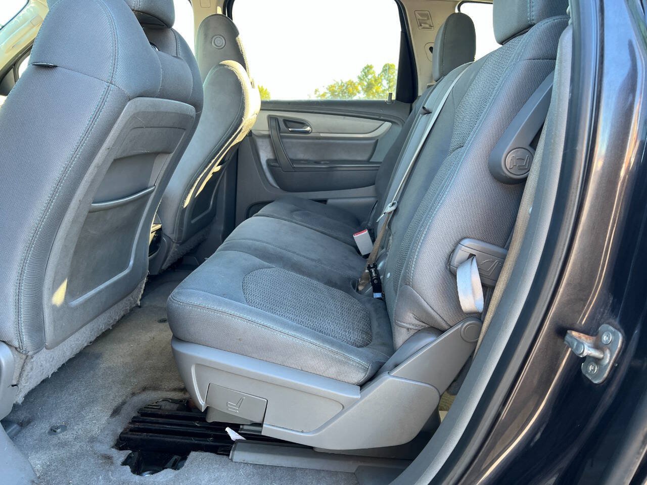 Used 2017 Chevrolet Traverse LS FWD image 2