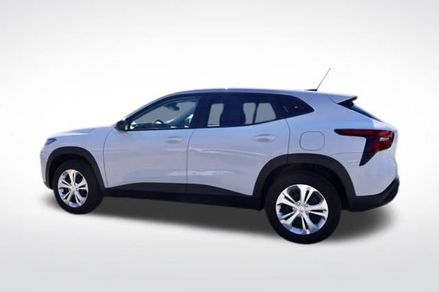 Certified 2025 Chevrolet Trax LS image 7