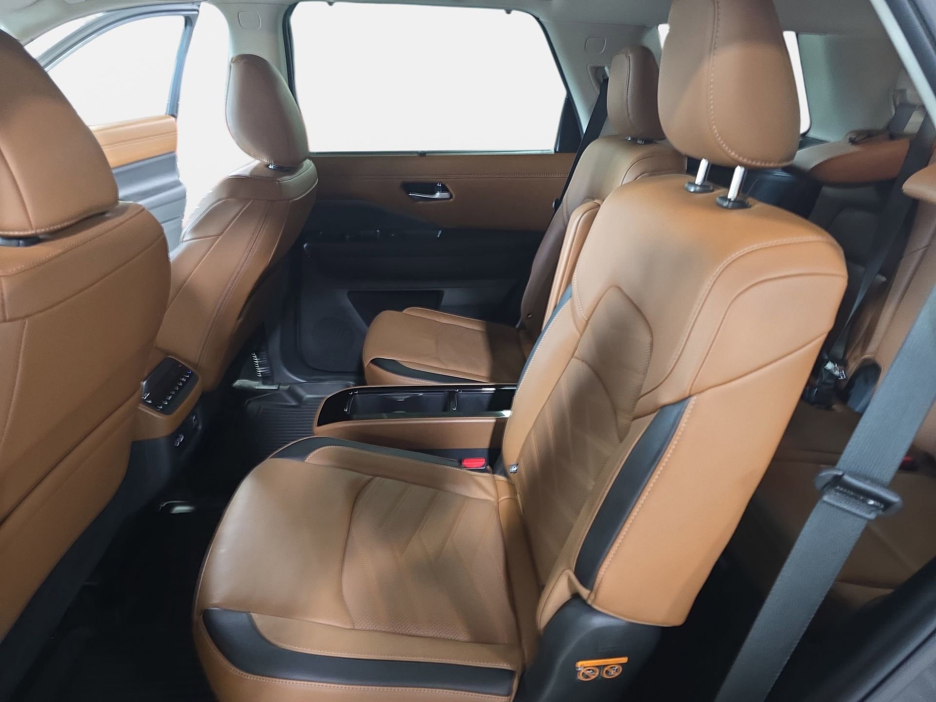 Used 2025 Nissan Pathfinder Platinum FWD image 14